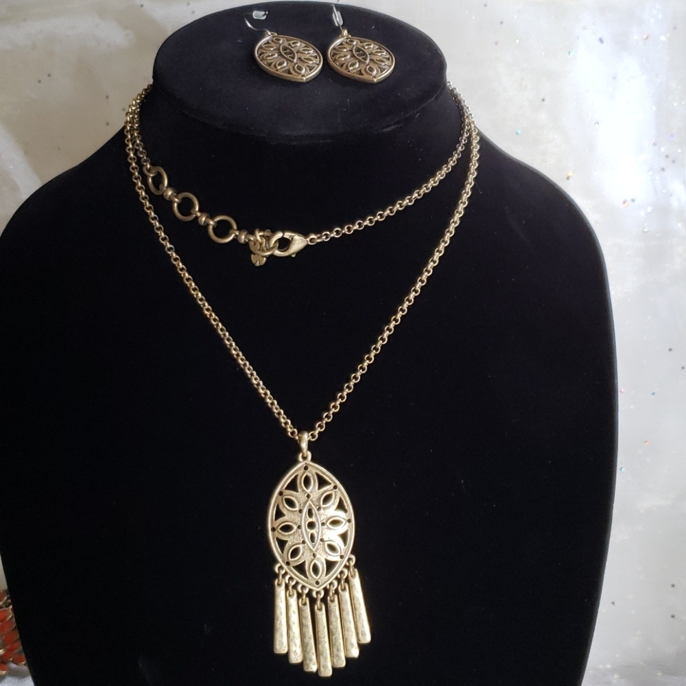 Necklace and earings set